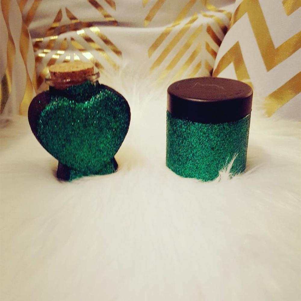 Green/Black Hemp wick dispenser and 4 oz stash jar